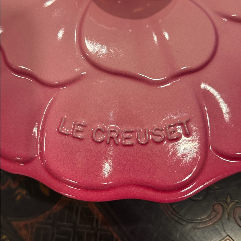 RARE Le Creuset Berry Petal Braiser 2.25 qt NIB - Picture 2 of 7